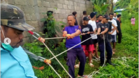 Petugas Damkar Jemberu bersama-sama warga menarik wanita yang terperosok di tebing sungai, dan telah berhasil dievakuasi Sabtu pagi 7 Desember 2024, sekitar pukul 09.00 WIB