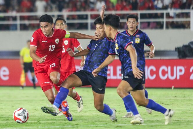 
					Piala AFF: 10 Pemain Indonesia Tahan Laos 3-3