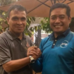 Presiden Club Peserwangi Handoko (Kanan) jabat komando bersama pelatih baru, Alexande Saununu. Foto: milik-rakyat.com