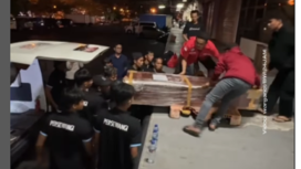 Presiden klub Persewangi Banyuangfi bersama 11 orang pemain mengantar jenazah H Syamsuddin Batolla, ke Maris, Sulawesi Selatan. instagram@bwi24jam