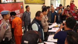 Polisi Polres Sumenep, Madura, menangka Bambang Eko Iswanto, anggota DPRD setempat, terkait peredaran narkoba. Foto: dok/Polres Sumenenp