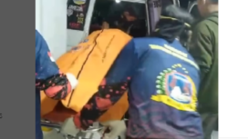 Setelah berhasil ditemukan oleh Tim SAR di sebuah cuban (cerukan air), sejauh 1 km dari titik terpelest, jenazah Gunung Bekel jenzah Cika, 17, dibawa ke rumah sakit. instagram@kabardepanmojokerto
