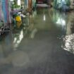 Foto: Istimewa
Situasi rumah warga yang terendam banjir saat tengah malam.