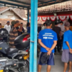 Kepala desa bersama warga desa Botosengon, mendatangi polsek Dempet, kabupaten Demak, mempertanyakan kelanjutan temuan mayat dibungkus karpet. Karena saat ini muncul suara tangisan dari rumah korban. Foto: arusutama.com/dok/ist