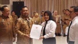 Bupati Gresik saat ini adalah Fandi Akhmad Yani, yang akrab disapa Gus Yani menerima berkas THL yang akan diangkat menjadi PPPK atau tenaga.kerja paruh waktu. Instagram@radargresil