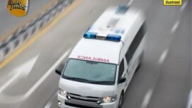 Ambulans vs pemotor di Jl. Hasyim As'hari Jombang, Jumat 27 Desember 2024. Pemotor terseret hingga 15 m, alami luka berat namun tertolong jiwanya. Tangkap  layar video instagram@infojombang