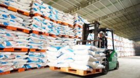 Stok pupuk bersubsidi di gudang Petrokimia Gresik.
(KREDONEWS.com/Istimewa)