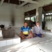 Foto :  Istimewa
Kepala Desa Gedongkedo’an M. Ashari dan juru kunci makam di makam Makam Syekh Hasan Asy’ari.