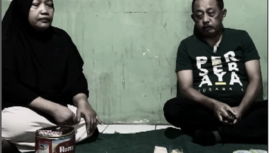 Wakil Walikota Surabaya Armuji alias Cak Ji bertakziah ke rumah duka Putra Teguh Wicaksono di jalan Pancar Keling, Surabaya yang meninggal dunia akibat kecelakaan seusiai nonton pertandingan Persebaya. instagram@cakj1