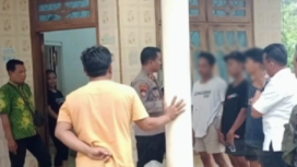 Polisi melakukan penyelidikan dan memintai keterangan para terduga dalam kasus tewasnya Nuris Hidayattullah, 14, pelajar SMP yang jasadnya ditemukan di kebun buah naga, Tegaldlimo, Banyuwangi. tangkap layar video youtube@TVOne