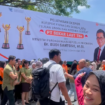 Menteri Perdagangan Budi Santoso melepas 14 kontener ekspor kerupuk dan sambal produksi Finna dari Sidoarejo ke Amerika dan Belanda, 3 Desember 2024. instagram@banggasidoarjo