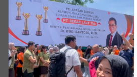 Menteri Perdagangan Budi Santoso melepas 14 kontener ekspor kerupuk dan sambal produksi Finna dari Sidoarejo ke Amerika dan Belanda, 3 Desember 2024. instagram@banggasidoarjo