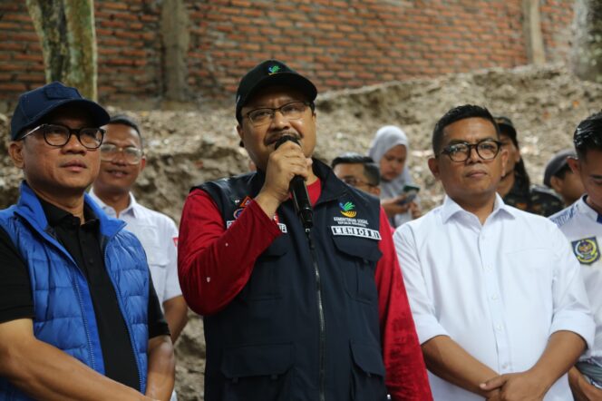 
					Menteri Sosial (Mensos) Syaifullah Yusuf saat menggelar Hari Kesetiakawanan Sosial Nasional (HKSN) di Banten, Selasa (17/12/2024). (Foto: Dok. Kemensos)