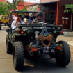 Inilah jeep lawas bergaya Kolonial sebagai bagian dari fasilitas wisata keliling Kota Tua Surabaya. Iinstagram@suarabayaview.id