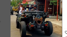 Inilah jeep lawas bergaya Kolonial sebagai bagian dari fasilitas wisata keliling Kota Tua Surabaya. Iinstagram@suarabayaview.id