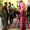 Tradisi ganjuran, pihak wanita melamar pria calon pengantin. Foto: unair.ac.