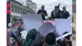 Massa aksi mengatasnamakan Aliansi Santri Jalana mendesak Presiden Prabowo menolak pengunduruan diri Gus Miftah, di Jogjakarta, Senin 9 Desember 2024. instagram@ctd.insider