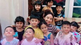 Monica Soraya sedang berfoto bersama sebagian anak-anaknya pada acara iulang tahun ke 4 salah satu anak adopsinya bernama Mona, 24 November 2024 lalu. instagram@monica_soraya_haryanto
