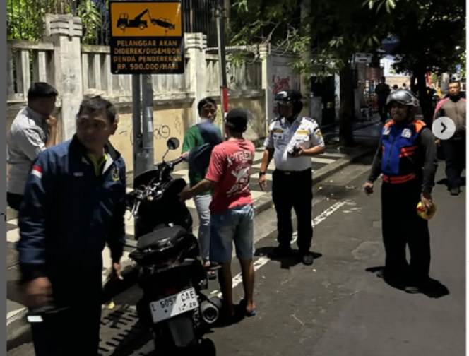 
					Kerja Sama dengan Kejaksaan, Parkir Liar di Surabaya akan Dijerat Pasal Pemerasan