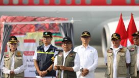 Menko PMK, Pratikno memberangkatkan bantuan kemanusiaan korban gempa Vanuatu senilai lebih 700ribu dolar AS, Jumat (27/12/2024) (Foto: KREDONEWS.COM/ Anwar Hudijono)