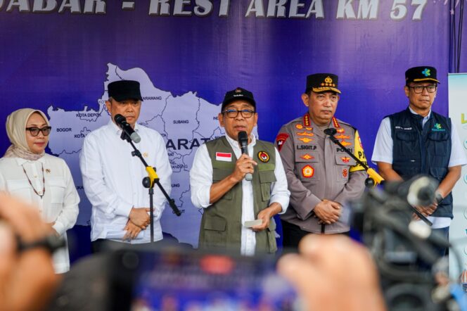 
					Menko PMK, Pratikno mengimbau masyarakat untuk tidak berlebihan dalam merayakan pesta Tahun Baru. (Foto: KREDONEWS.COM/ Anwar Hudijono)