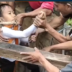 Bocah Renan, 5 tahun, berhasil diselamatkan setelah terperosok ke dalam sumur sedalam sekitar 5 meter. Evakuasia dilakukan oleh tim BPBD Sumenep bersama warga. instagram@kominfosumenep