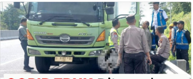 
					Seorang sopir asal Boyolali ditemukan dalam posisi meninggal gantung diri (gandir) di besi spion dalam posisi truk dipakir di pinggin jalan tol Semarang KM 426, Selasa 10 Desember 2024