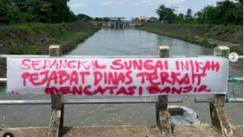 Spanduk ini sudah dicop[ot oleh petugas Jumat 13 Desember 2024, dipasagn di jembatan perbatasan antara Jombangf-Mojokerto. instagram@wargajombang