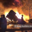Sebuah gudang ban di Dusun Plosorejo, Desa Brudu, Kecamatan Sumobito, Jombang terbakar pada Selasa, 10 Desember 2024. tangkap layar video instagram@kabarajombangdotcom
