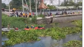Tim Rescue Surabaya berhasil menemukan jasad balita RZ, tiga setengah tahun, yang terseret arus selokah di Wiyung. Jasad ditemukan pada hari jumat, 27 Desember 2024, pukul 14.02 wib. Instagram@suarabayaview.id