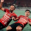 Pemain Bali United Irfan Jaya dan Rahmat Arjuna selebrasi usai menjebol gawang Persija jakarta pada laga pekan ke-15 Liga 1 2024-2025 yang berakhir dengan skor 3-1 di Stadion Kapten I Wayan Dipta Gianyar, Minggu (16/12/2024) malam.(Dokumentasi Bali United)

Artikel ini telah tayang di Kompas.com dengan judul 