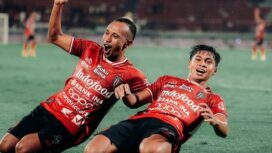 Pemain Bali United Irfan Jaya dan Rahmat Arjuna selebrasi usai menjebol gawang Persija jakarta pada laga pekan ke-15 Liga 1 2024-2025 yang berakhir dengan skor 3-1 di Stadion Kapten I Wayan Dipta Gianyar, Minggu (16/12/2024) malam.(Dokumentasi Bali United)

Artikel ini telah tayang di Kompas.com dengan judul 