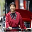 Becak Jepang ditarik gadis cantik/Yomiurishimbun