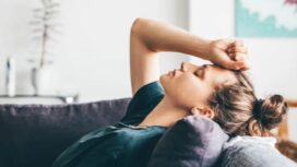 Menonsumsi makanan kedaluwarsa bisa sebabkan demam/Getty