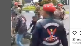 Sekelompok orang mengenakan seragam dan jaket GRIB melakukan serangan di sekretariat PP di  markas Pemuda Pancasila (PP) di Jalan BKR, Kota Bandung, Jawa Barat, Rabu 15 Januari 2025. instagram@info.negri