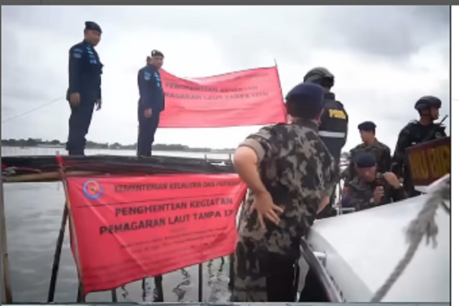 
					Kegiatan ini dipimpin oleh Pung Nugroho Saksono, selaku Direktur Jenderal Pengawasan Sumber Daya Kelautan dan Perikanan (PSDKP) KKP,melakukan penyegelan terhadap pembangunan 30,16 km pagar laut di Tangerang itu. Instagram@kkpgoid