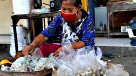 Pedagang pentol bakso beralih daging impor