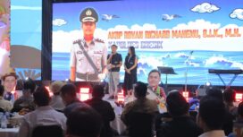 Foto: Istimewa
Anggota kelompok usaha peternakan Puyuh Andalas, Muhammad Ikhsan memberi pakan burung puyuh di Gampong Lampaya, Lhoknga, Aceh Besar.