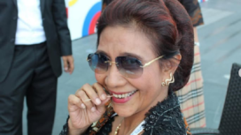Muncul pesan aneh dari HP  Susi Pudjiastuti kepada para followernya, didga ada pesan rahasia. Ternyata HP itu sedang dibuat mainan oleh cucunya. Instagram@susipudjiastuti115
