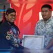 Tim Robotik MAN Sumenep mendapatkan apresiasi dari Bupati Dr. H. Achmad Fauzi Wongsojudo, SH, MH, pada Bupati Award 2024, di Pendopo Agung Keraton Sumenep, Senin, 30 Desember 2024. Instagram@kominfosumenep