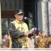 Pj Bupati Jombang, Teguh Narutomo saat pimpin upacara perdana masuk tahun baru 2025, Kamis 2 Januari 2025. Foto: Jombangkab.go.id