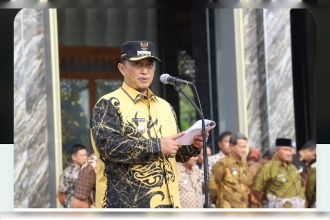 
					Pj Bupati Jombang, Teguh Narutomo saat pimpin upacara perdana masuk tahun baru 2025, Kamis 2 Januari 2025. Foto: Jombangkab.go.id