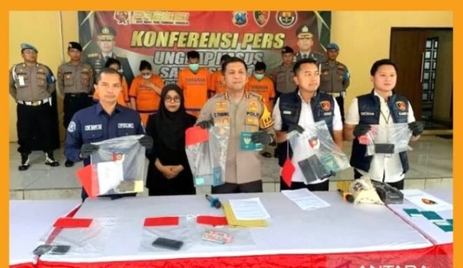 
					Kapolres Sidoarjo menggelar konferensi pers tentang penggagalN pengiriman TKW secara ilegal ke luar negeri, Senin, 13 Januari 2025. Instagram@banggasidoarjo