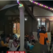 Sebanyak 20 orang rerata berusia di atas 50 tahun tersesat di jurang lereng gunung Wilis, kabupaten Madiun. Setelah berhasil dievakuasi mereka beristirahat di sebuah gereja setempat. Tangkap layar video youtube@TVone