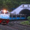 Salah satu kereta api melewati Terowongan Kebasen (Foto: PT KAI)