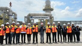 Foto: Istimewa 
Foto bersama jajaran PT Freeport Indonesia, Lemhannas RI, dan ANTAM di area Anode Casting (Pencetakan Anoda).