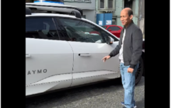 Inilah pengalaman pertama Arcandra Tahar menggunakan taksi online tanpa pengemudi Waymo di San Francicsco. Instagram@arcandra.tahar