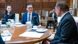 Perdana Mentri Malaysia, Anwar Ibrahim bertemu dengan bos Sinar Mas Group, Franky O. Widjaja, sebelum bertemu dengan Presiden Prabowo Subianto di Kualalumpur, Kamis 9 Januari 2025. instagram@anwaribrahim_my