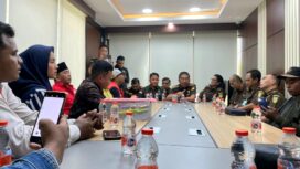 Suasana audiensi LSM FAAM dengan para pejabat Kejati Jatim, Senin (6/1/2025) (Foto: KREDONEWS.COM/ Istimewa)