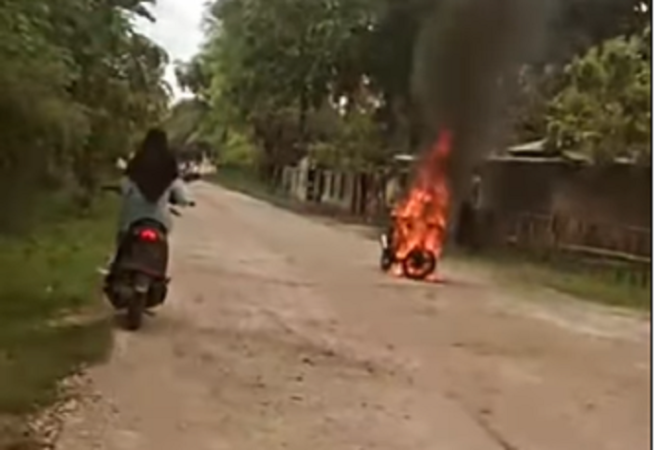 
					Polisi Kangean, Selasa 14 Januari 2025,  menangkap pemuda berninisal AQ, 19, kabupaten Sumenep, Madura, terangka pelaku pembakaran motor guru SMA. instagram@kangeanesia